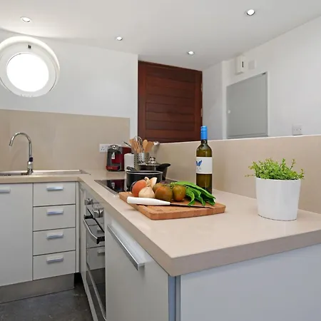 Jenny - Beachfront * Protaras