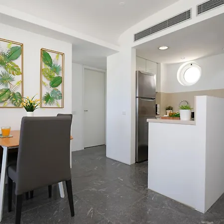 Jenny - Beachfront *