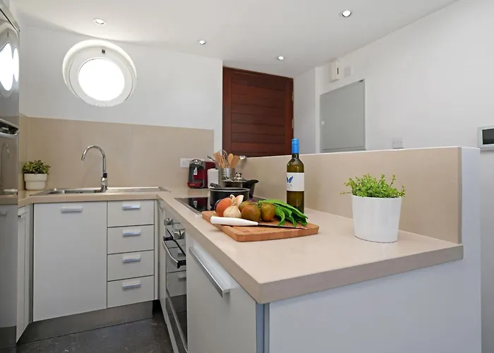 Jenny - Beachfront * Protaras